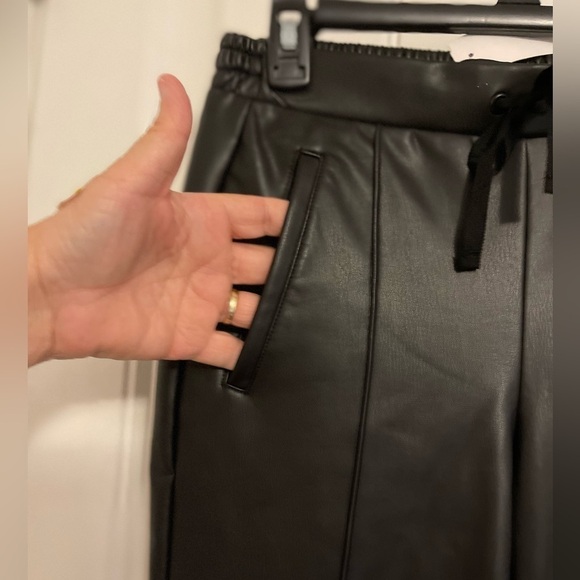 Simply Vera Imitation Leather Pants - Size XS Black with front pockets - Picture 3 of 16